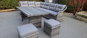 Chocolate box cottage w/hot tub & a secret garden.