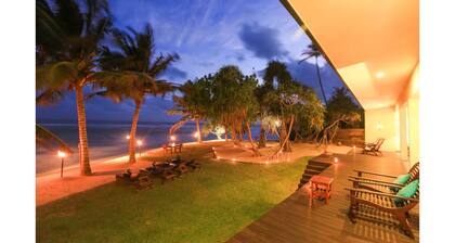 3 bedroom luxury villa on the beach- Exclusive. Fully Staffed. South Point Villa