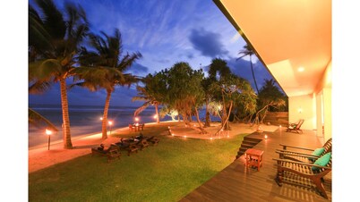 3 bedroom luxury villa on the beach- Exclusive. Fully Staffed. South Point Villa