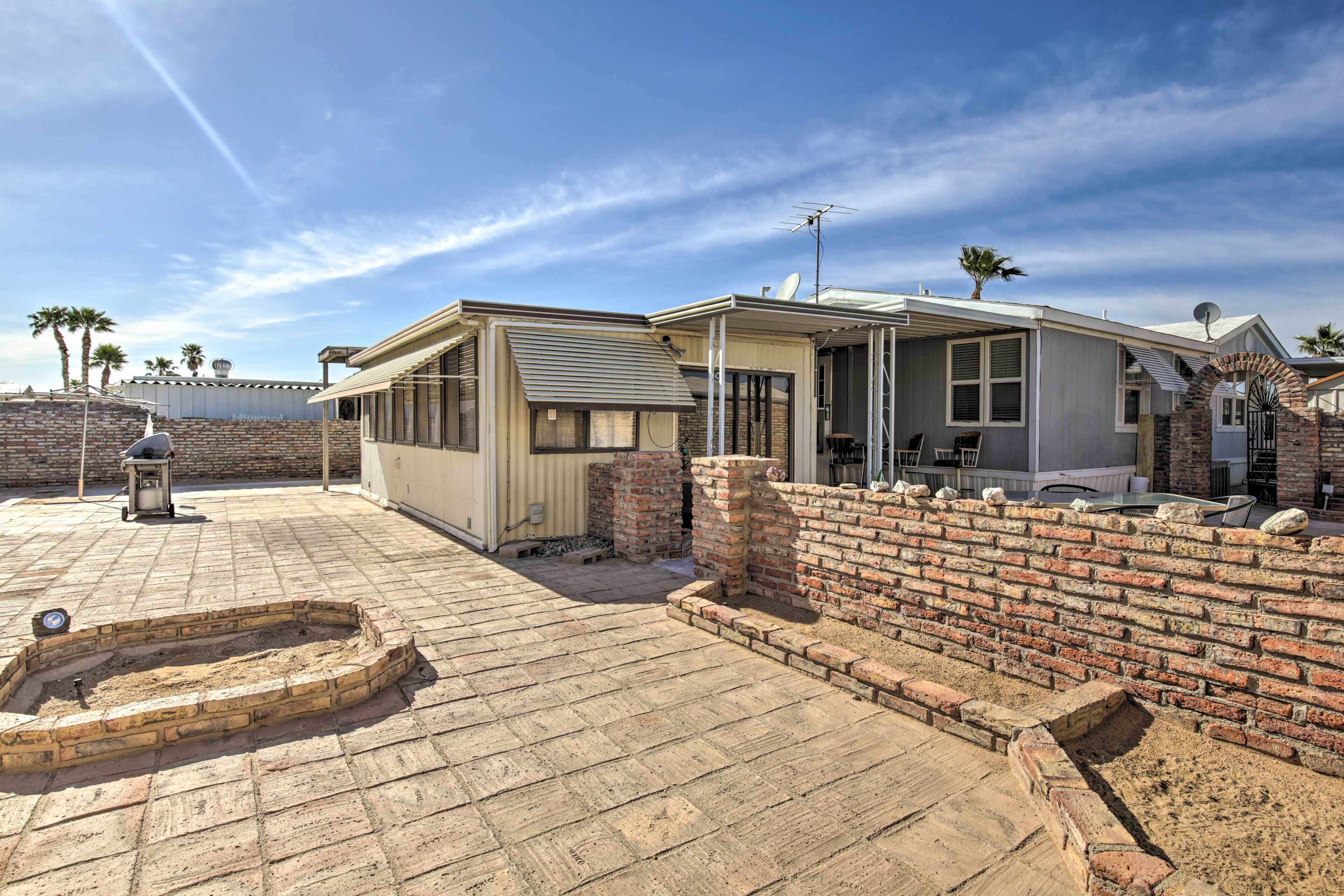 Cozy Yuma Retreat w/ Furnished Patio & Grill!