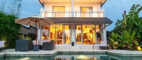 حمّام سباحة خارجي