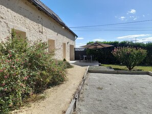 Terrace/patio - Charming cottage for 6 near Angers, countryside tranquility (Corzé)