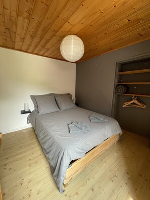 3 bedrooms, desk, iron/ironing board, travel crib - Lodging in a typical Vercors farmhouse, close to the village. (Autrans-Méaudre en Vercors)