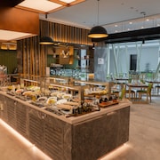 Al Khoory Courtyard Hotel