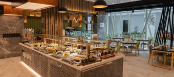 Al Khoory Courtyard Hotel