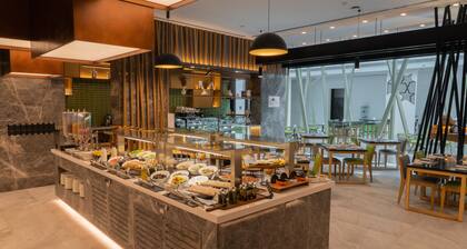 Al Khoory Courtyard Hotel