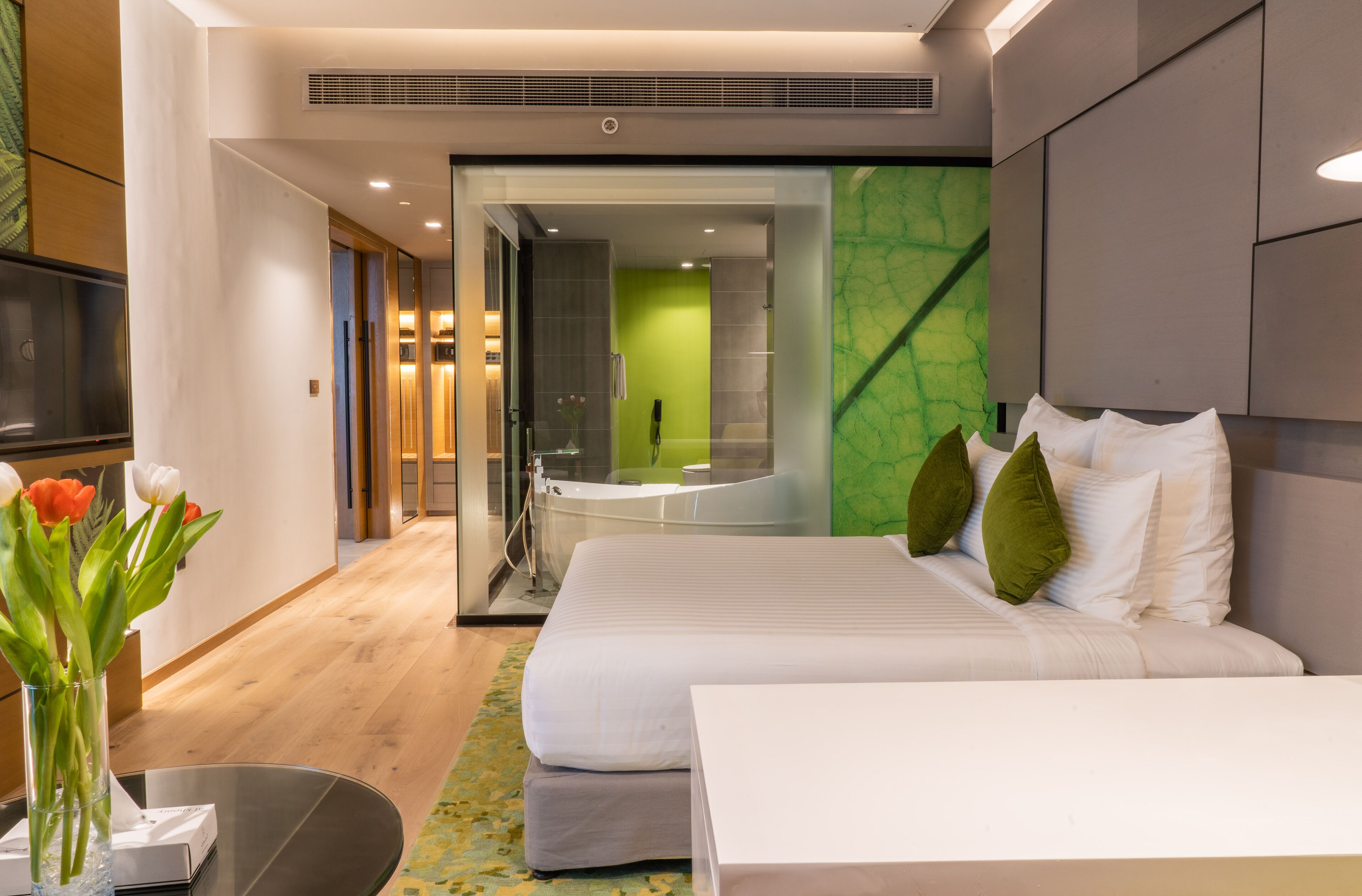 Courtyard Suite | Minibar, in-room safe, desk, laptop workspace