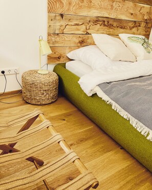 3 camere, una scrivania, ferro/asse da stiro, Wi-Fi gratuito