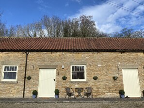 Exterior - Luxury self-contained country cottage. Amazing views! (Scarborough)