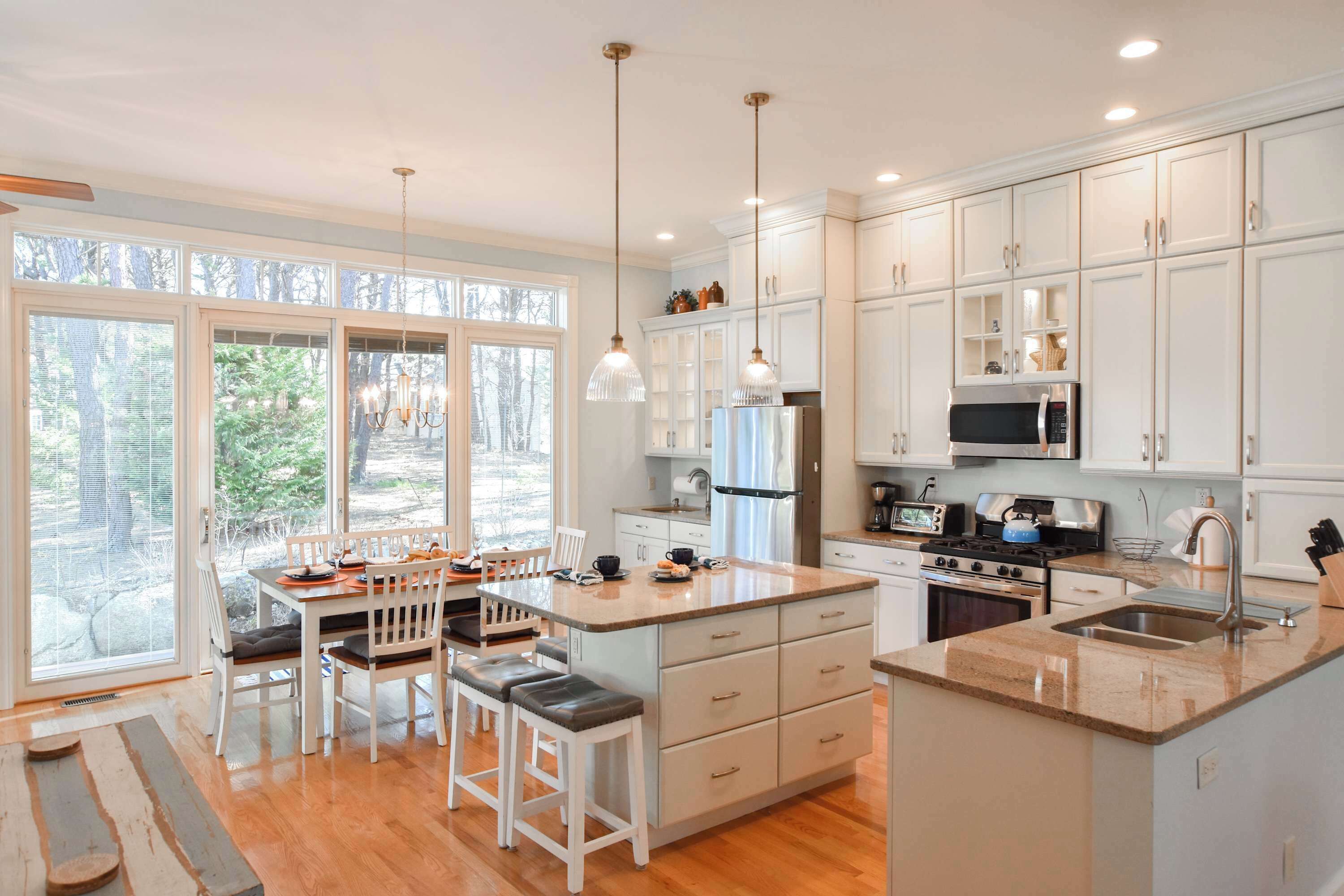 ثلاجة، ميكروويف، فرن، موقد طهي مسطح