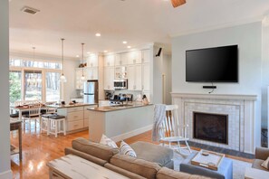TV, offices - Updated Property on Lt Island! (Wellfleet)