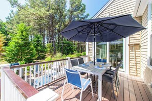 Outdoor dining - Updated Property on Lt Island! (Wellfleet)