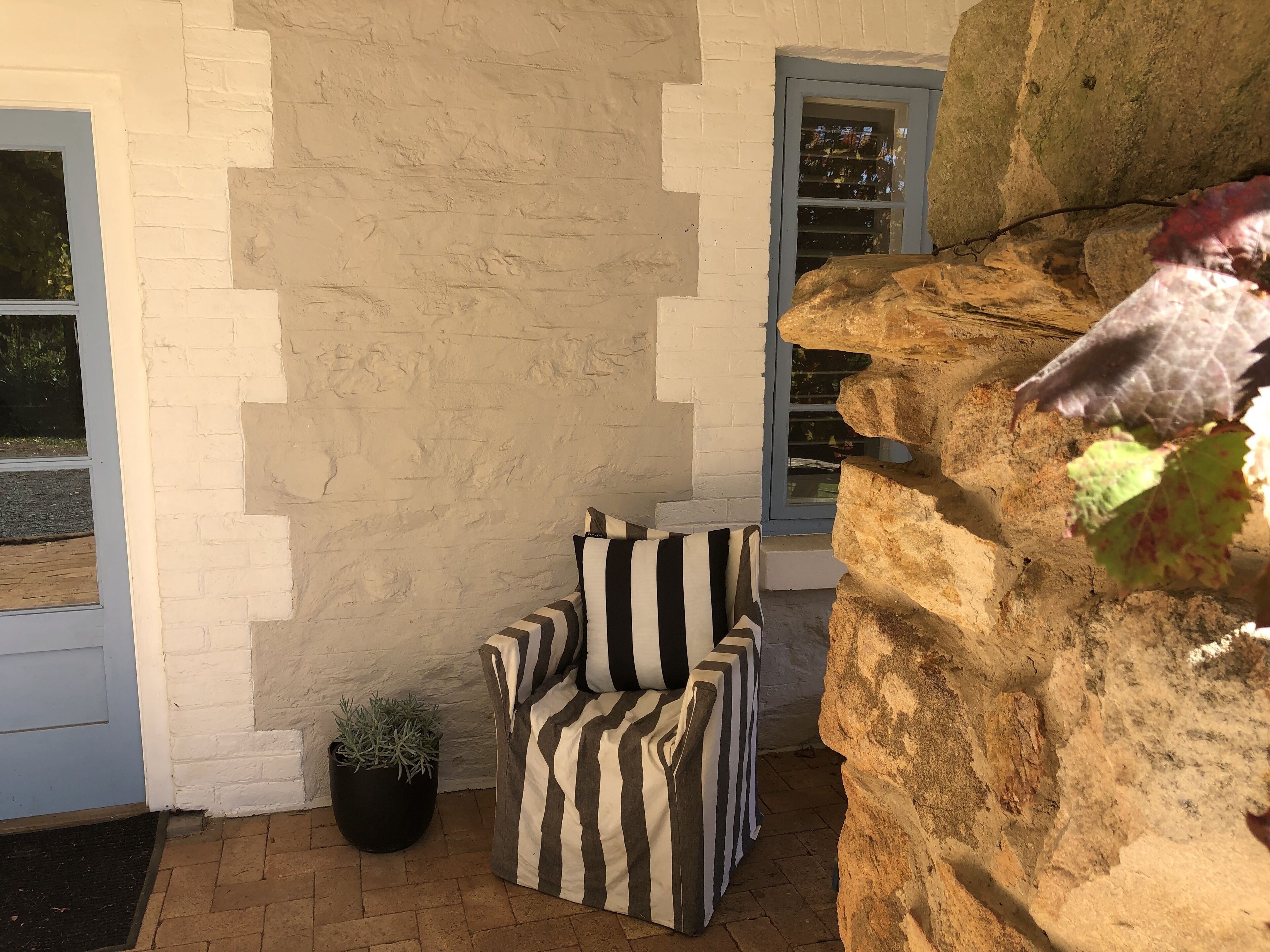 LUXURIOUS Gorgeous Cottage - In the Heart of Adelaide Hills — image 5