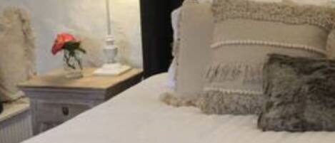 2 bedrooms, desk, iron/ironing board, travel cot