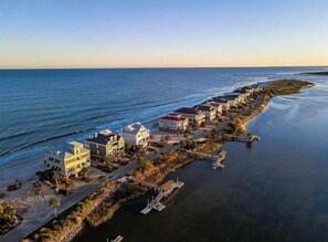 On the beach - Oceanfront Home on Peninsula-elevator-creekside-2 pools-Litchfield Beach (Pawleys Island)