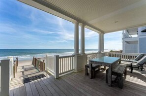 Outdoor dining - Oceanfront Home on Peninsula-elevator-creekside-2 pools-Litchfield Beach (Pawleys Island)