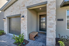 Exterior detail - 2797 BD - Storey Lake - Luxury 5 Bed Villa Private Pool (Kissimmee)