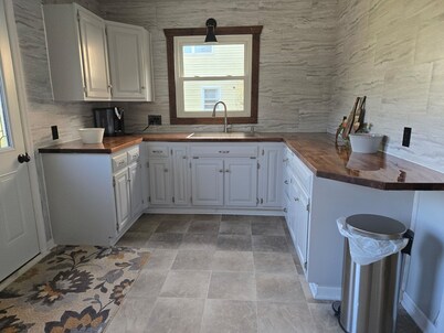 AMISH STAY / Buggy Rides/ Fire pit/Bounce house Waterslide