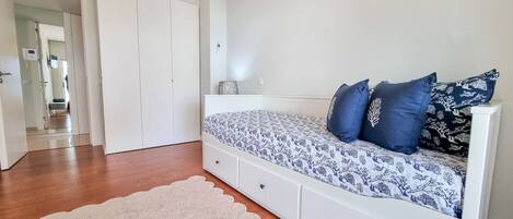 2 chambres, fer et planche à repasser, Wi-Fi gratuit, draps fournis