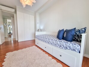 2 quartos, ferros/tábuas de passar roupa, Wi-Fi de cortesia