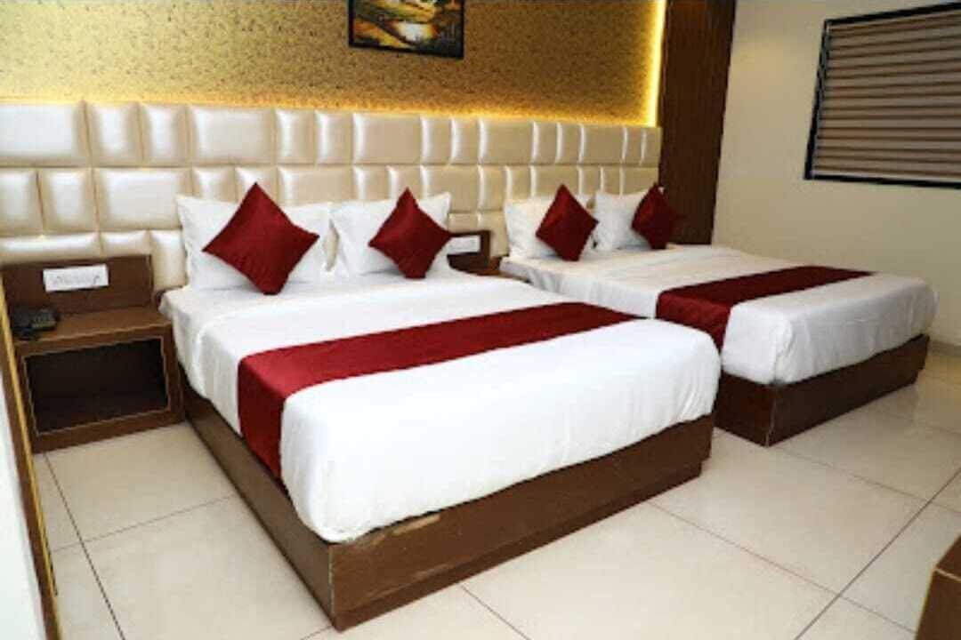 Family Room | Desk, free WiFi, bed sheets