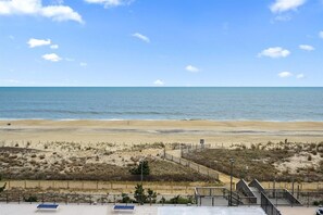 على ا�لشاطئ