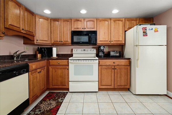 Fridge, oven, stovetop, dishwasher