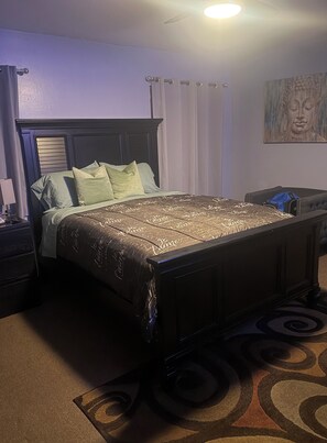 4 bedrooms, desk, iron/ironing board, free WiFi