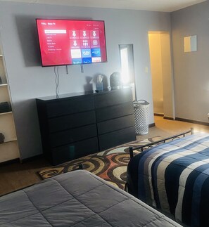 4 Schlafzimmer, Schreibtisch, Bügeleisen/Bügelbrett, kostenloses WLAN