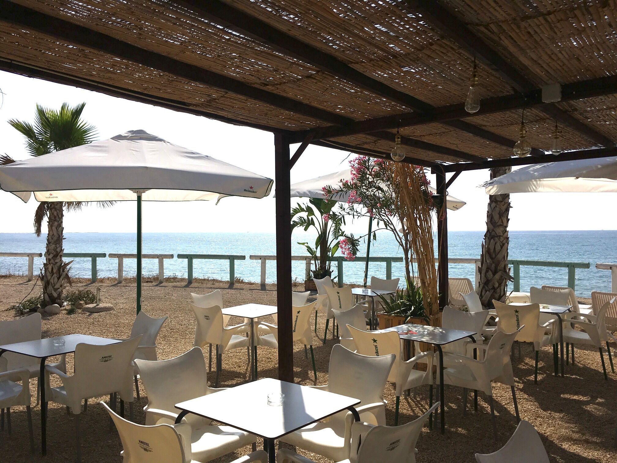Bar/restaurant El Chiringuito with stunning 180 degree seaview