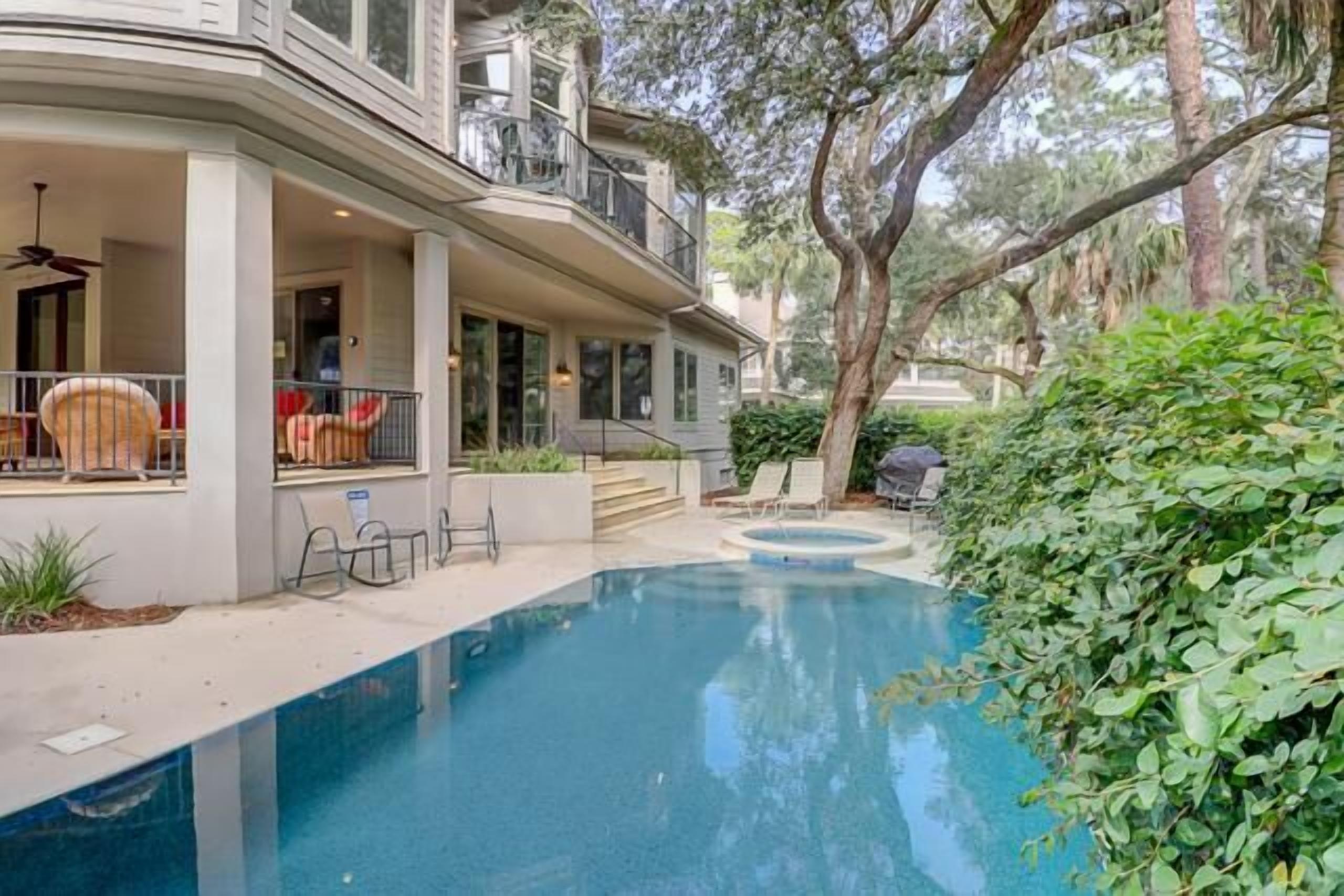 Spacious & Quiet 6-Bdrm home w/ Private Pool, near beach & Plantation Golf Club