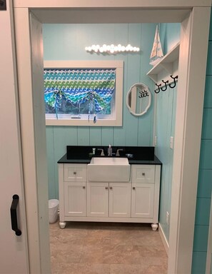 Bathtub, towels - Lucy`s Farm House - Beautiful Property with over 250 Feet of Sand Beach! (La Pointe)