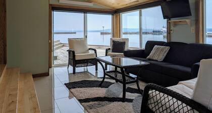 Harbor Beach House - Right on the Water, located Downtown La Pointe!