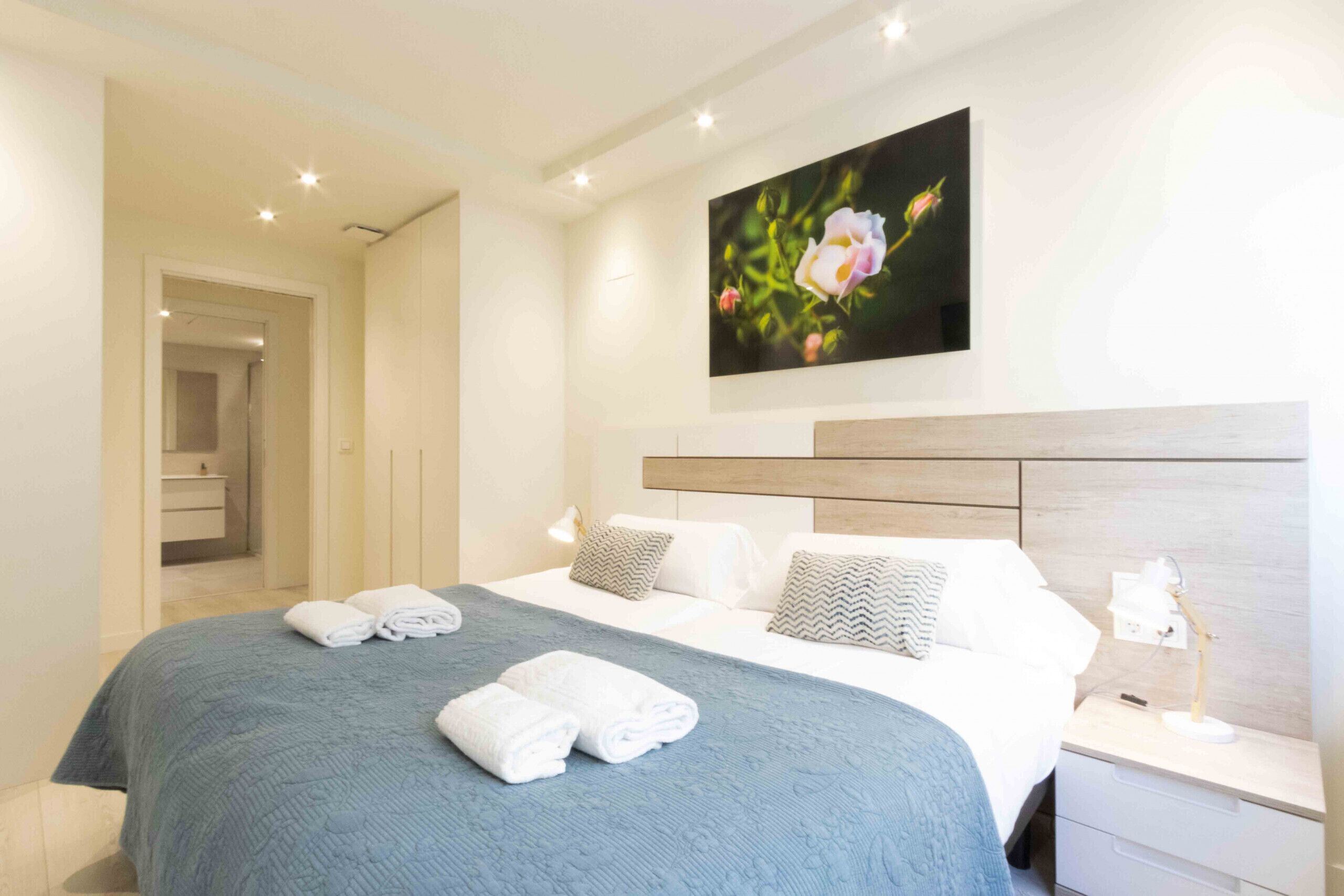 2 عدّة غرف نوم ومكواة/لوح كي وواي فاي مجانًا وملاءات أسرّة