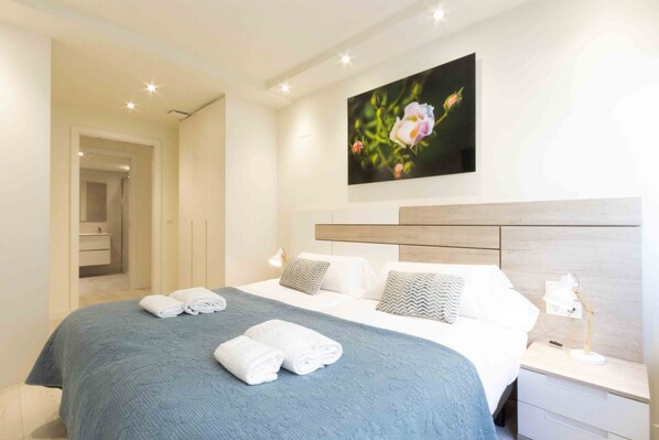 2 chambres, fer et planche à repasser, Wi-Fi gratuit, draps fournis