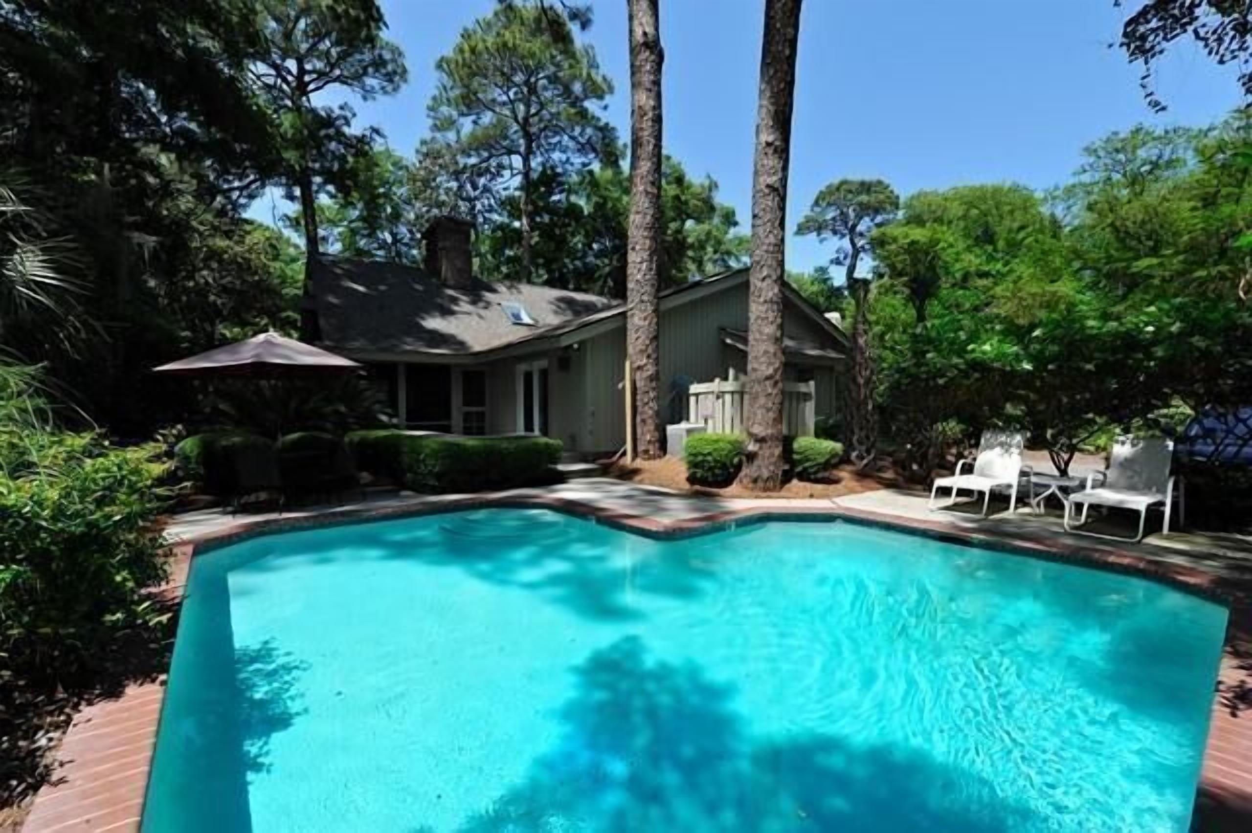 Spacious & quiet 4-Bdrm home w/ Private Pool, steps to beach in Sea Pines Resort