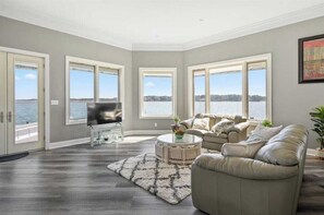 Télévision, cheminée