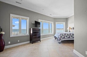 5 chambres, fer et planche à repasser, Wi-Fi, draps fournis