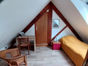 3 habitaciones y tabla de planchar con plancha 