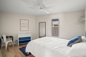 4 bedrooms, desk, travel cot, free WiFi