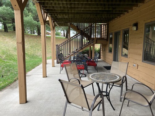 Golf Cart available! Gorgeous Golf & Lake Condo with heated pool