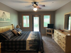 3 bedrooms, free WiFi, bed sheets, wheelchair access - Golf Cart available! Gorgeous Golf & Lake Condo with heated pool (Arkdale)