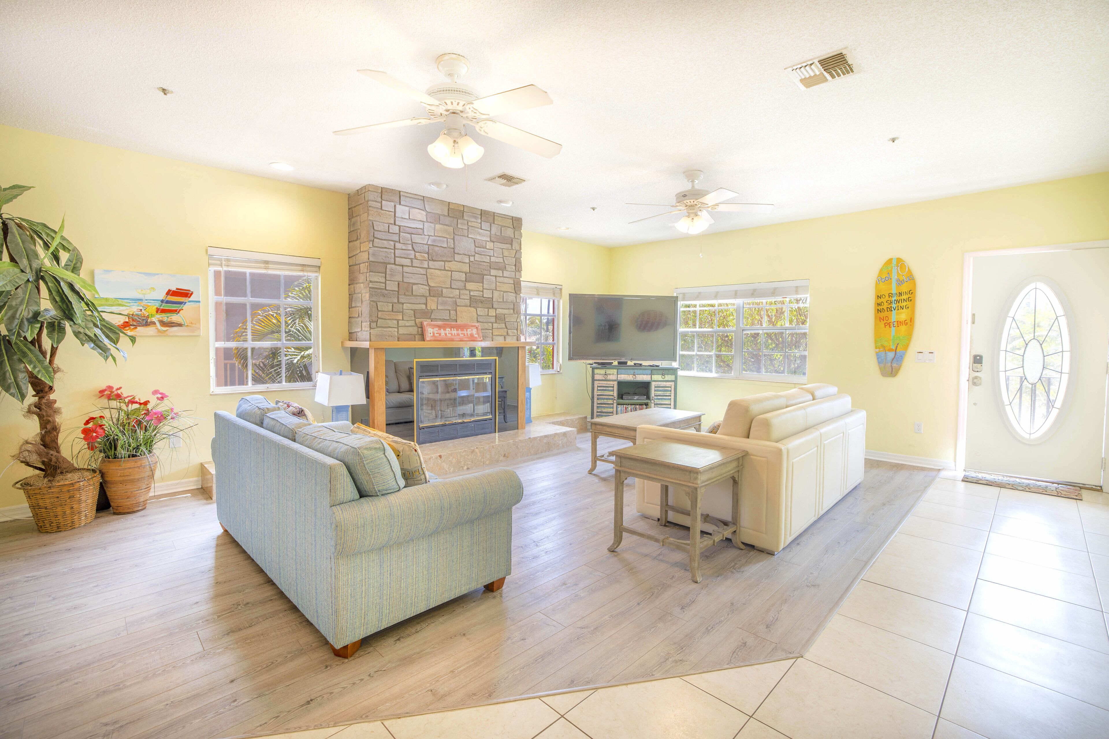 The Big Orange 3BR (Manatee) Unwind in the heart of Siesta Beach!