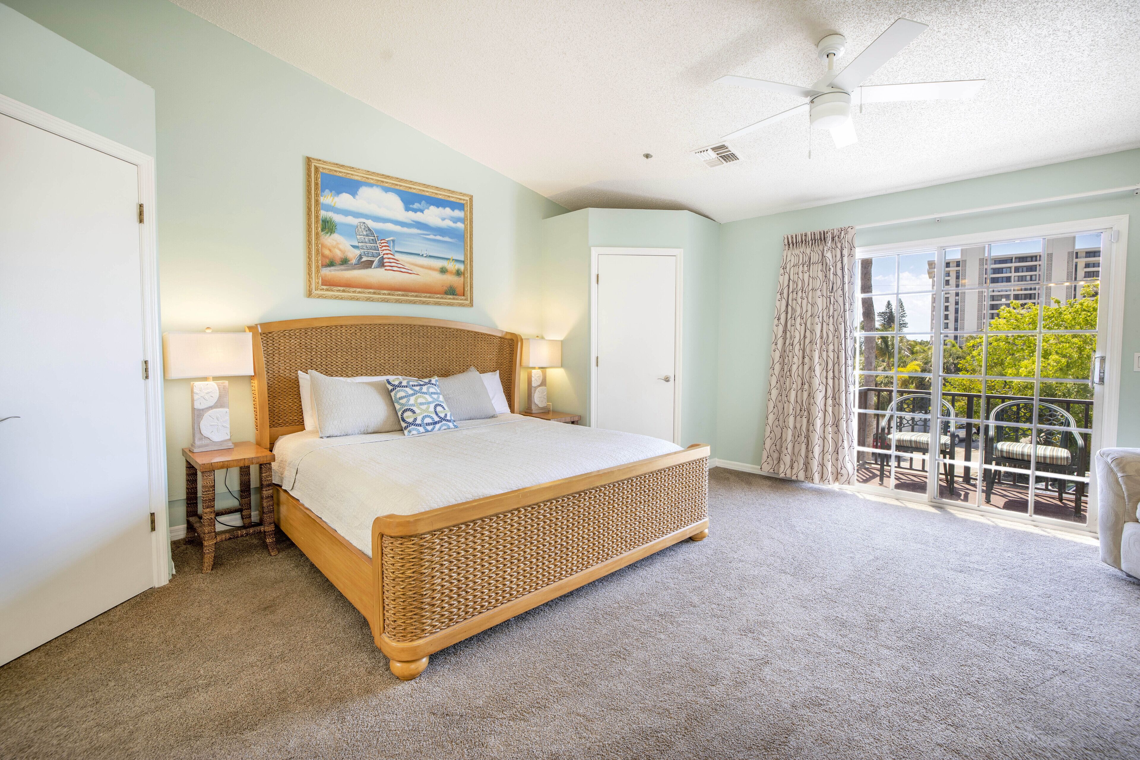 The Big Orange 3BR (Flamingo)- Steps to the sand path of Siesta's Top Beach!