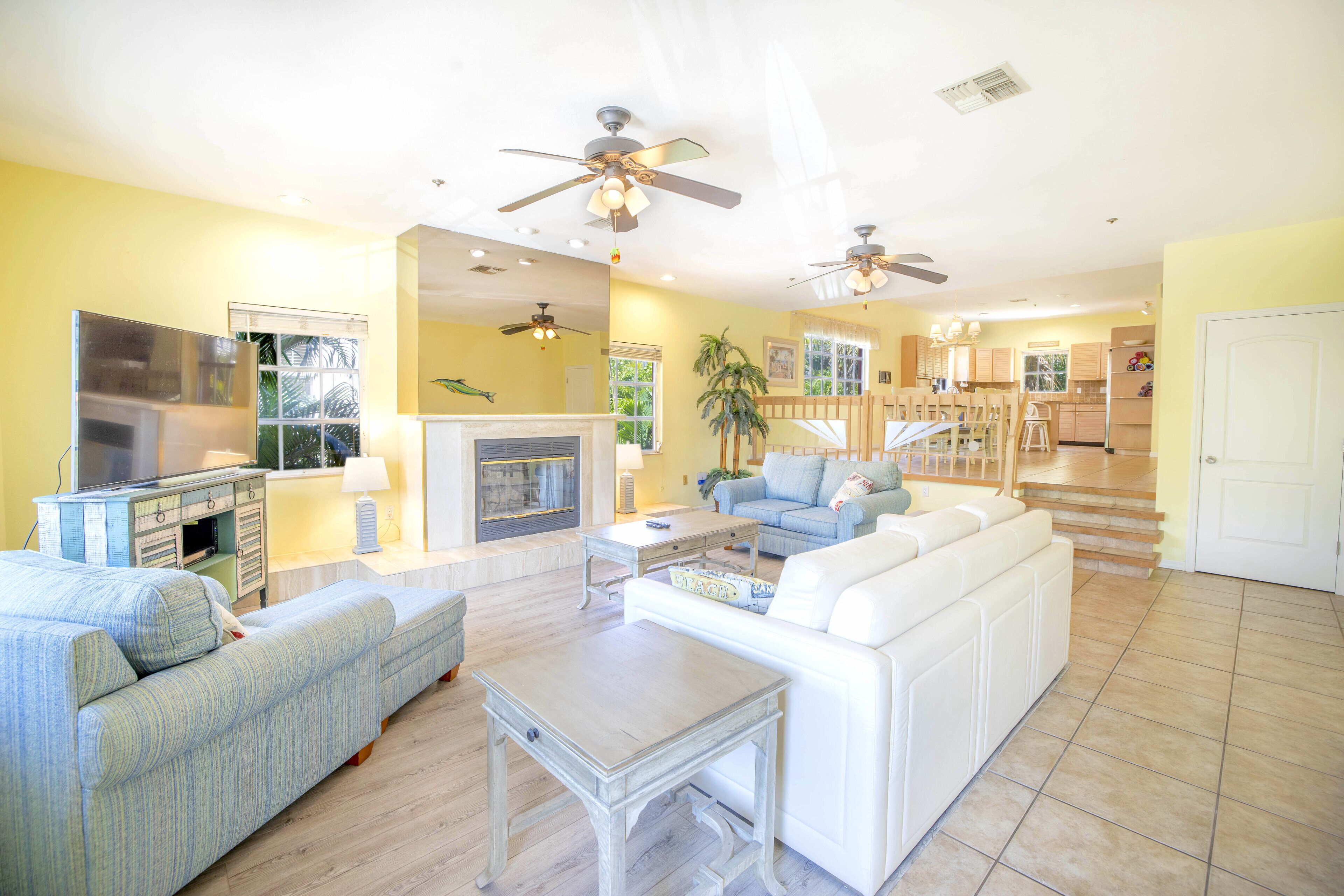 The Big Orange 8BR - 100% Private Home & Pool!