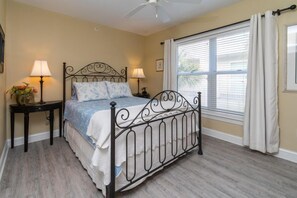 4 bedrooms, iron/ironing board, free WiFi, bed sheets