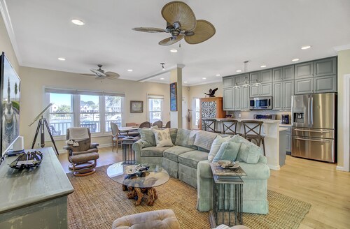 26 Morgans Cove Drive by AvantStay | Unique Marina Location