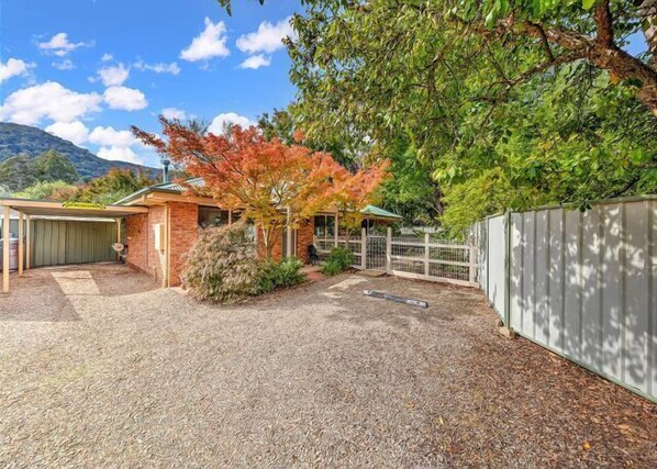 المنطقة المحيطة بالمنشأة