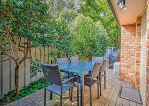 تناول الطعام بالخارج