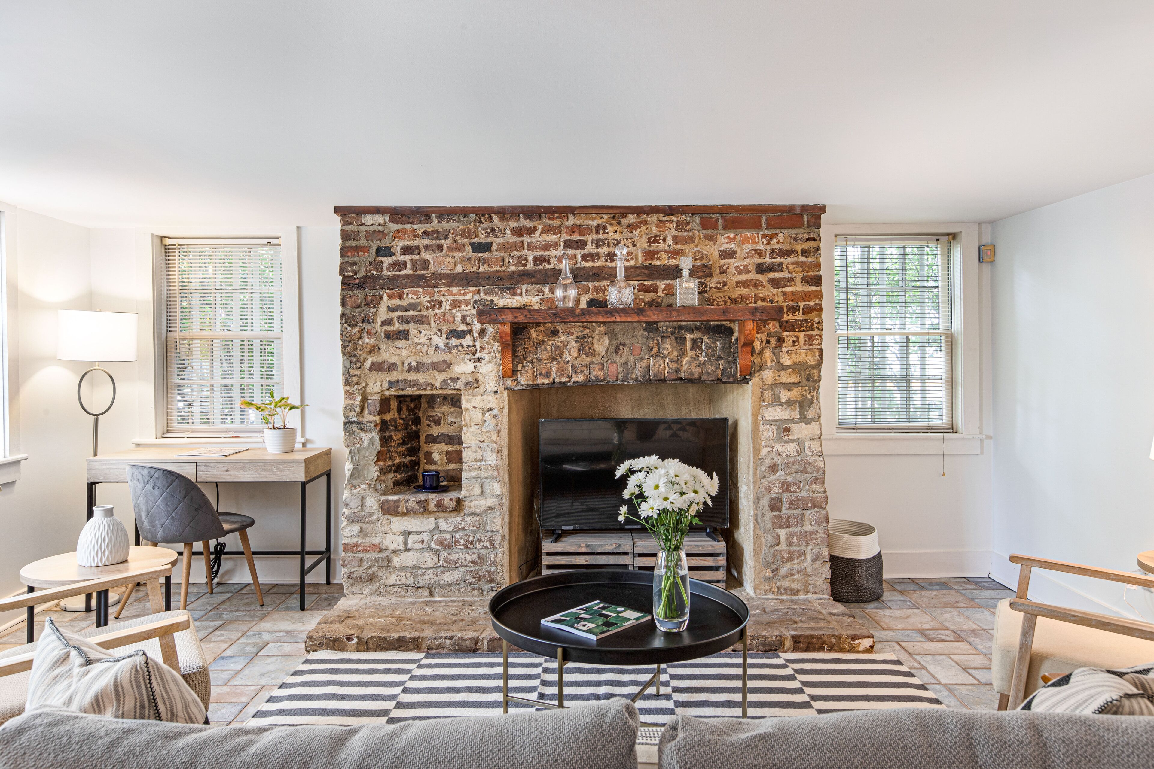 Ground Level Apartment Steps to Broughton with Parking by Lucky Savannah